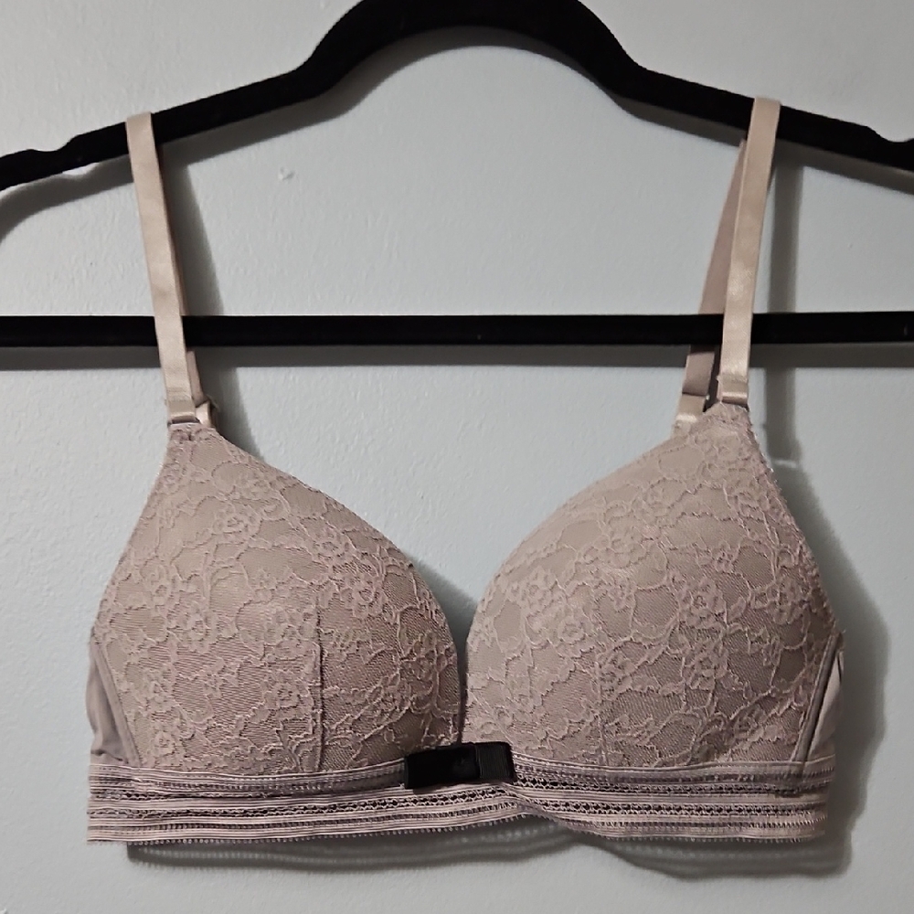 Elegant Gray Lace Padded Women's Bra in Size 32B Or 34B Adjustable Straps